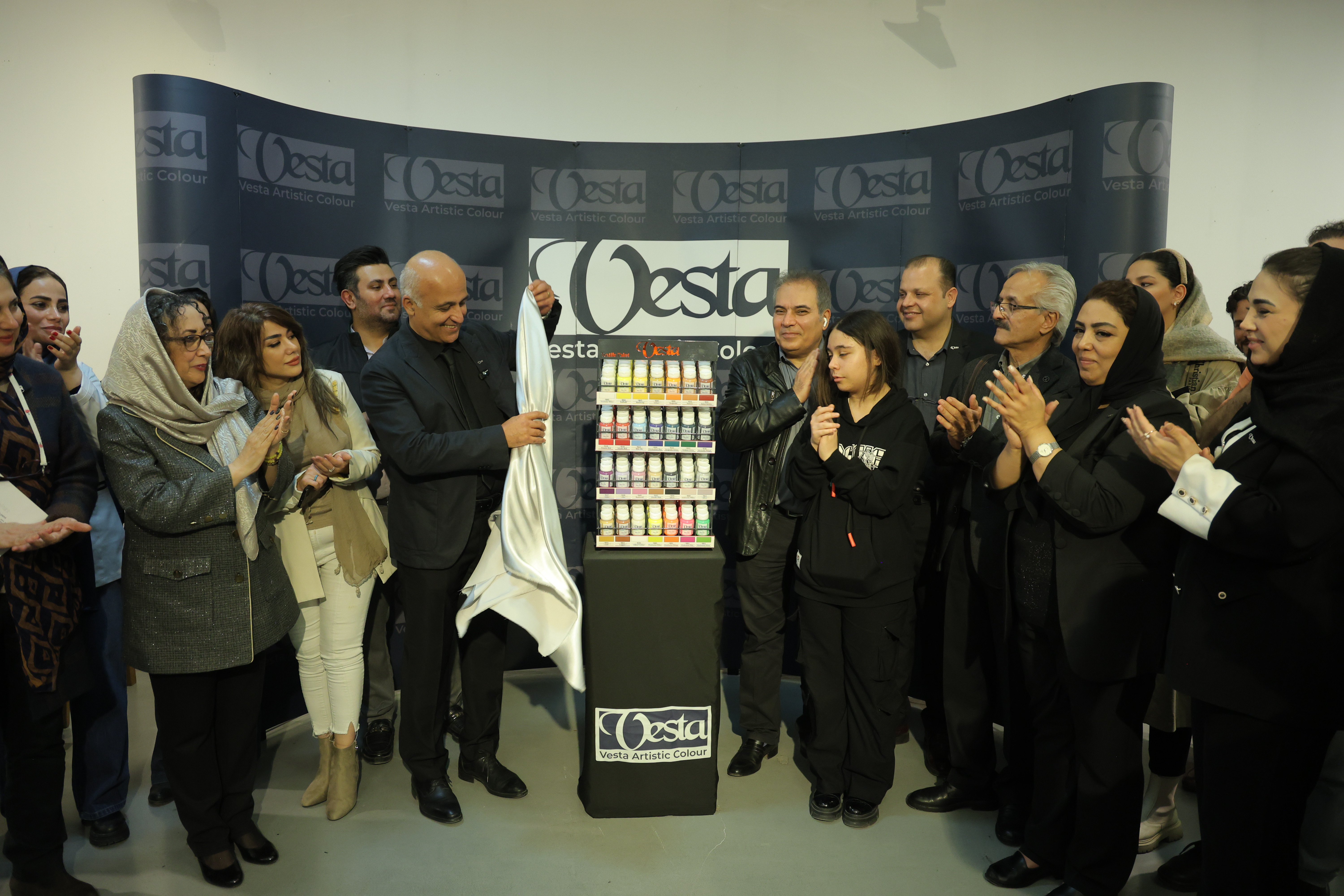 28 Vesta Fabric Paints Unveiled