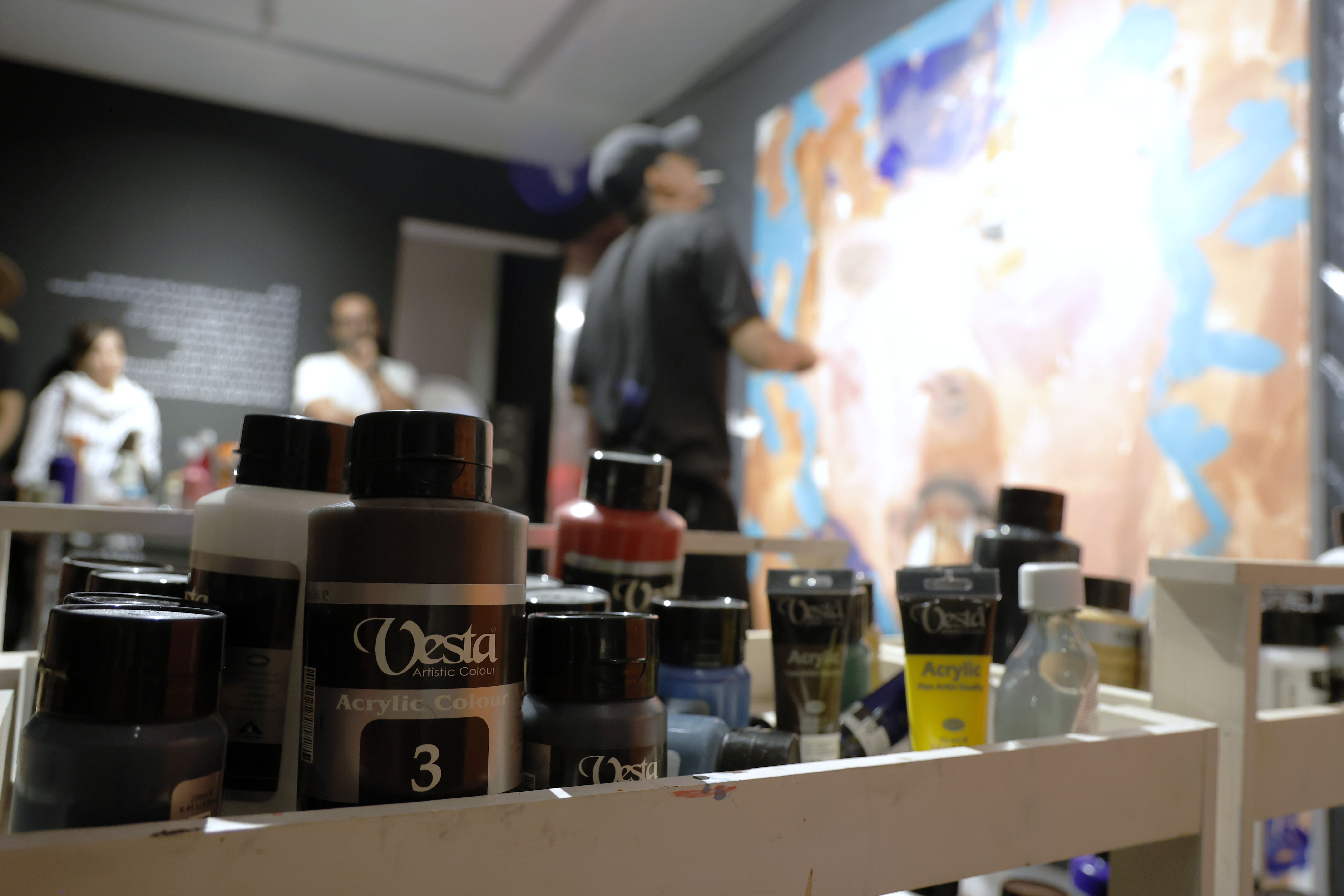 اجرای زنده نقاشی در گالری ثالث با همراهی رنگ وستا